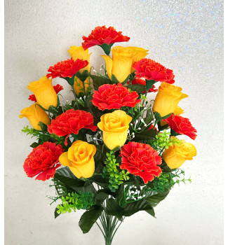 Гвоздики з бутонами троянд та зеленню, букет 24 головки Гвоздики з бутонами троянд та зеленню, букет 24 головки