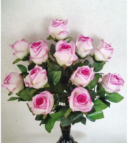 Троянда натуральна в напівбутонах, букет 12 головок