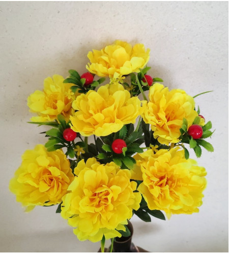 Півонії з ягодою, букет 7 головок