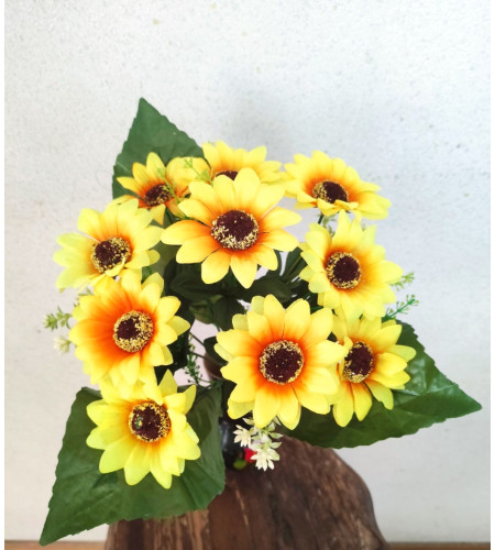 Соняшники в листях, букет 10 головок
