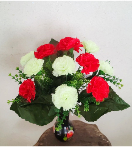 Гвоздика червоно-салатова, букет 12 головок