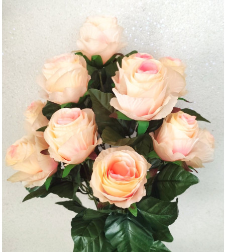 Троянда в напівбутонах, букет 12 головок