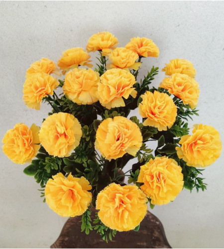 Гвоздика-кулька з додатками самшиту, букет 18 головок