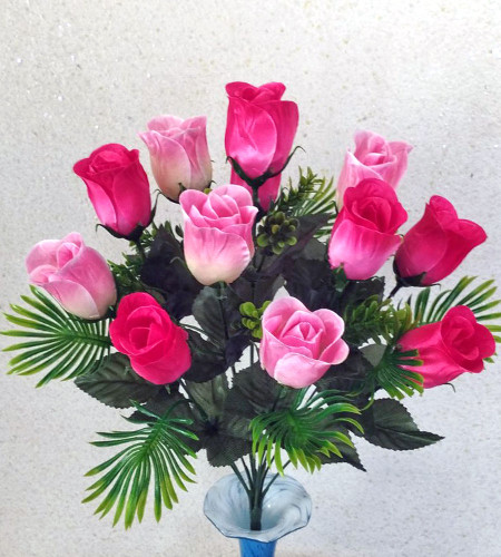 Рози атласні з гілочками самшита та папороті, букет 12 головок