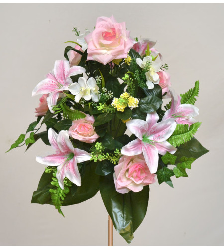 Розы и лилии с добавками, букет 18 головок