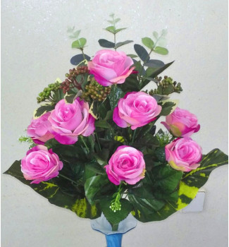 Троянди з добавками в листі диффенбахії, букет 16 головок Троянди з добавками в листі диффенбахії, букет 16 головок