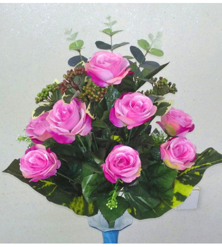 Троянди з добавками в листі диффенбахії, букет 16 головок