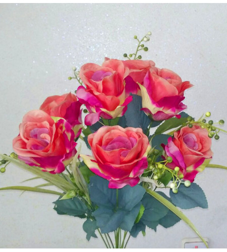 Троянди в полубутонах з добавками, букет 12 головок