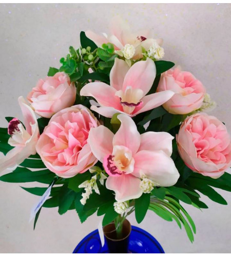 Орхідеї та ранункулюс у пальмовому листі, букет 12 головок