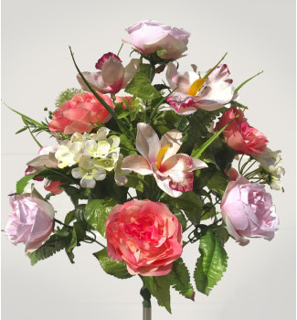 Троянди, орхідеї та гортензія с пластиковими шишками, букет 19 головок Троянди, орхідеї та гортензія с пластиковими шишками, букет 19 головок